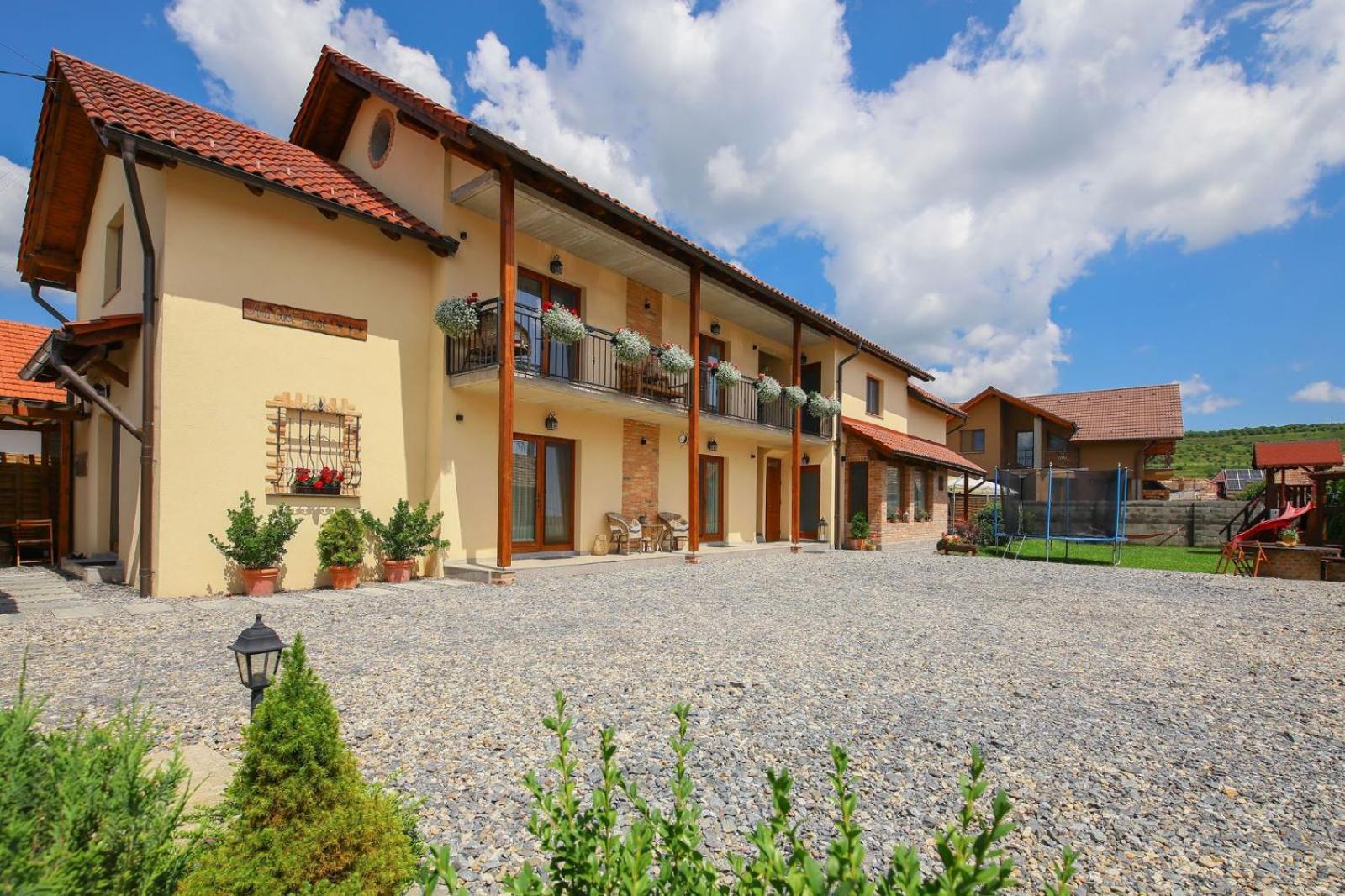 Ama Guest House Turda Exterior photo